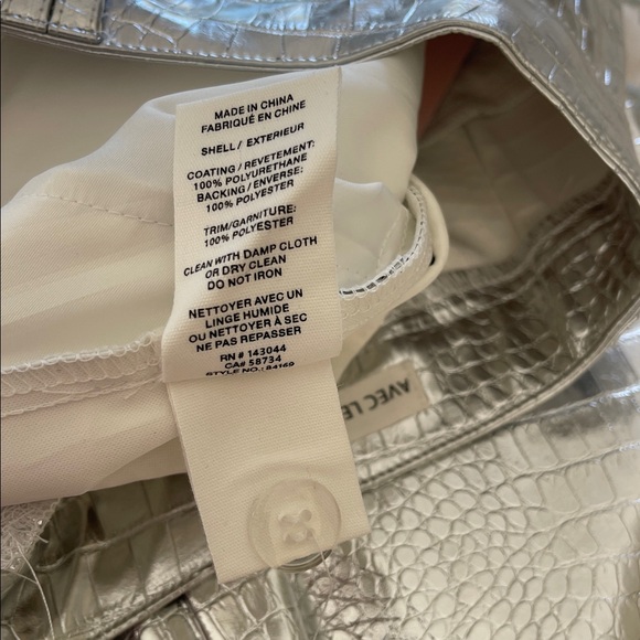 Avec Les Filles Women's Silver Croc Embossed Flare Leg Pants
Size 4 NWT - Picture 8 of 10